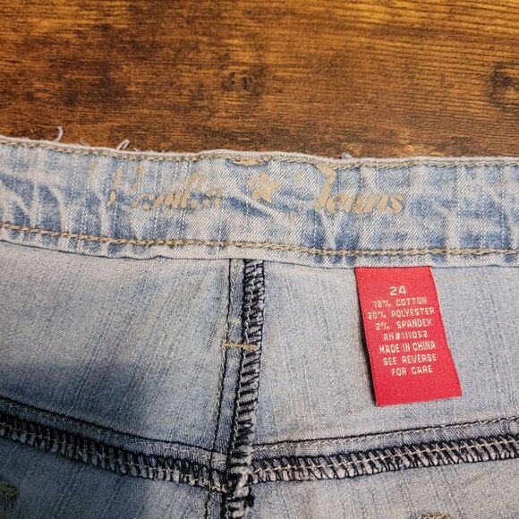 Vanilla Star Jeans Plus Sz 24 Capri Hi Rise Ripped Floral Embroidered Light Wash - Picture 4 of 10